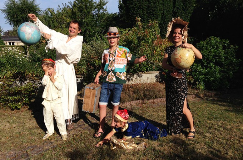 Les Gourm'trotters en photo et costumes du monde