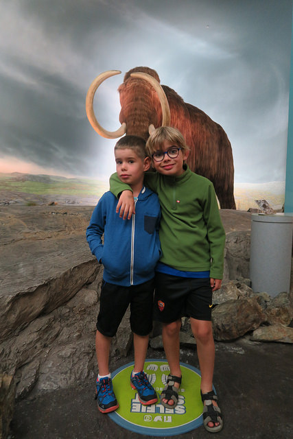 moment de complicité entre Saik et Merlin