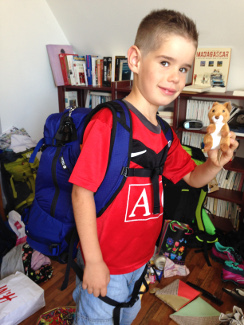 Merlin, son sac sur le dos